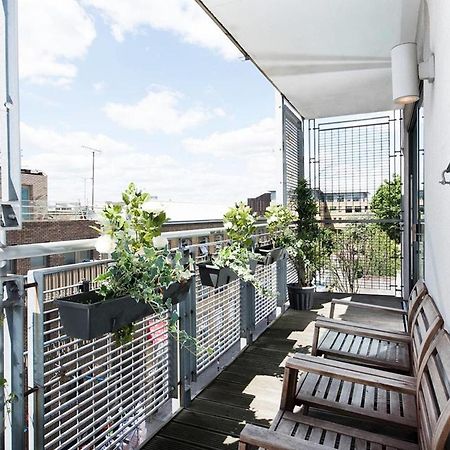Stylish 2 Bedroom Flat With Balcony In London Kültér fotó