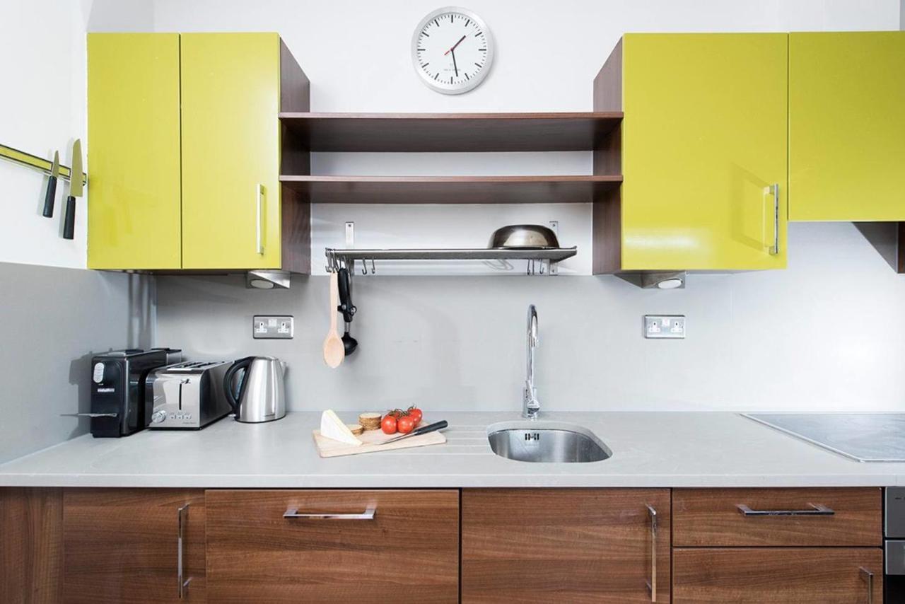 Stylish 2 Bedroom Flat With Balcony In London Kültér fotó