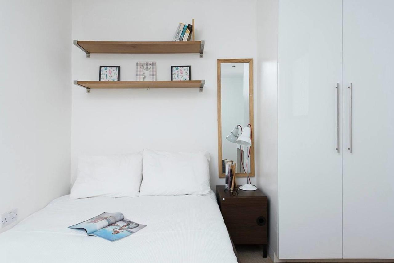 Stylish 2 Bedroom Flat With Balcony In London Kültér fotó