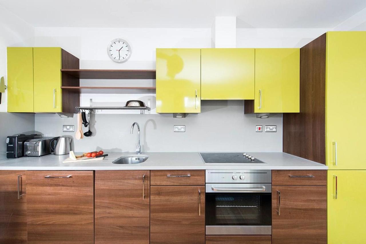 Stylish 2 Bedroom Flat With Balcony In London Kültér fotó
