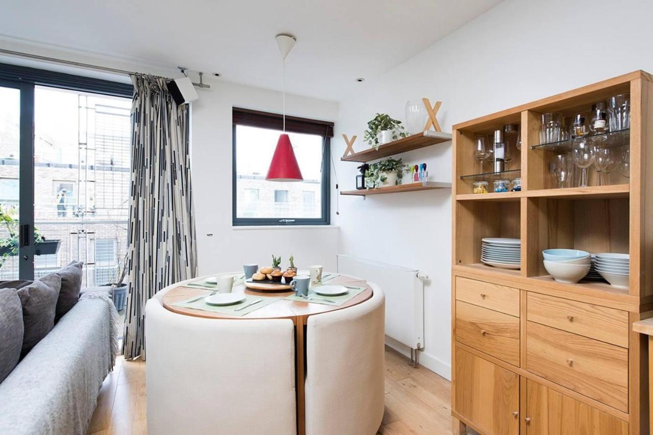 Stylish 2 Bedroom Flat With Balcony In London Kültér fotó