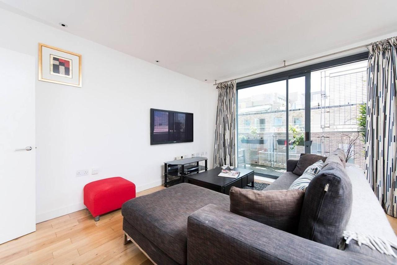 Stylish 2 Bedroom Flat With Balcony In London Kültér fotó
