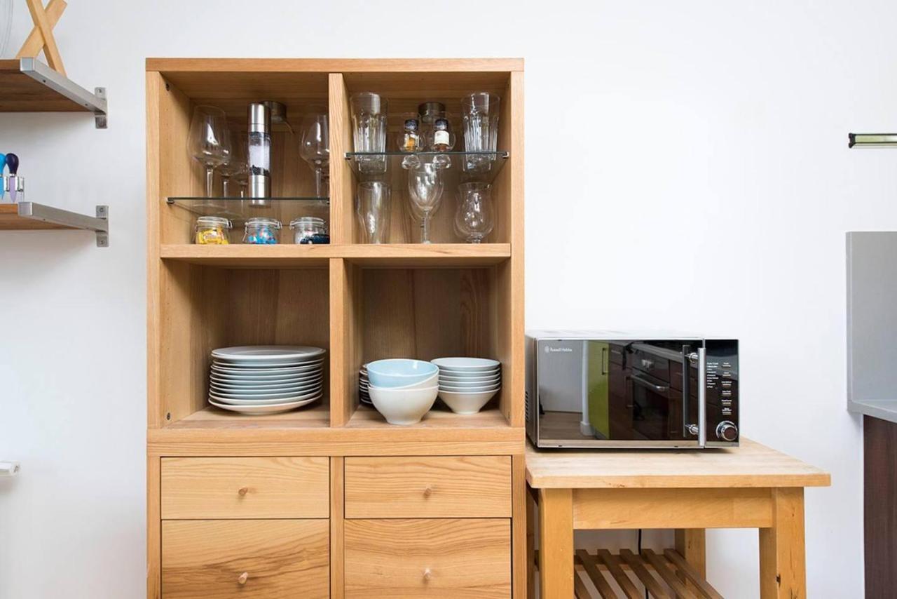 Stylish 2 Bedroom Flat With Balcony In London Kültér fotó